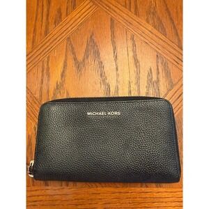 Michael‎ Kors Wallet Black Leather W/Gold Jet Set Zip Around
